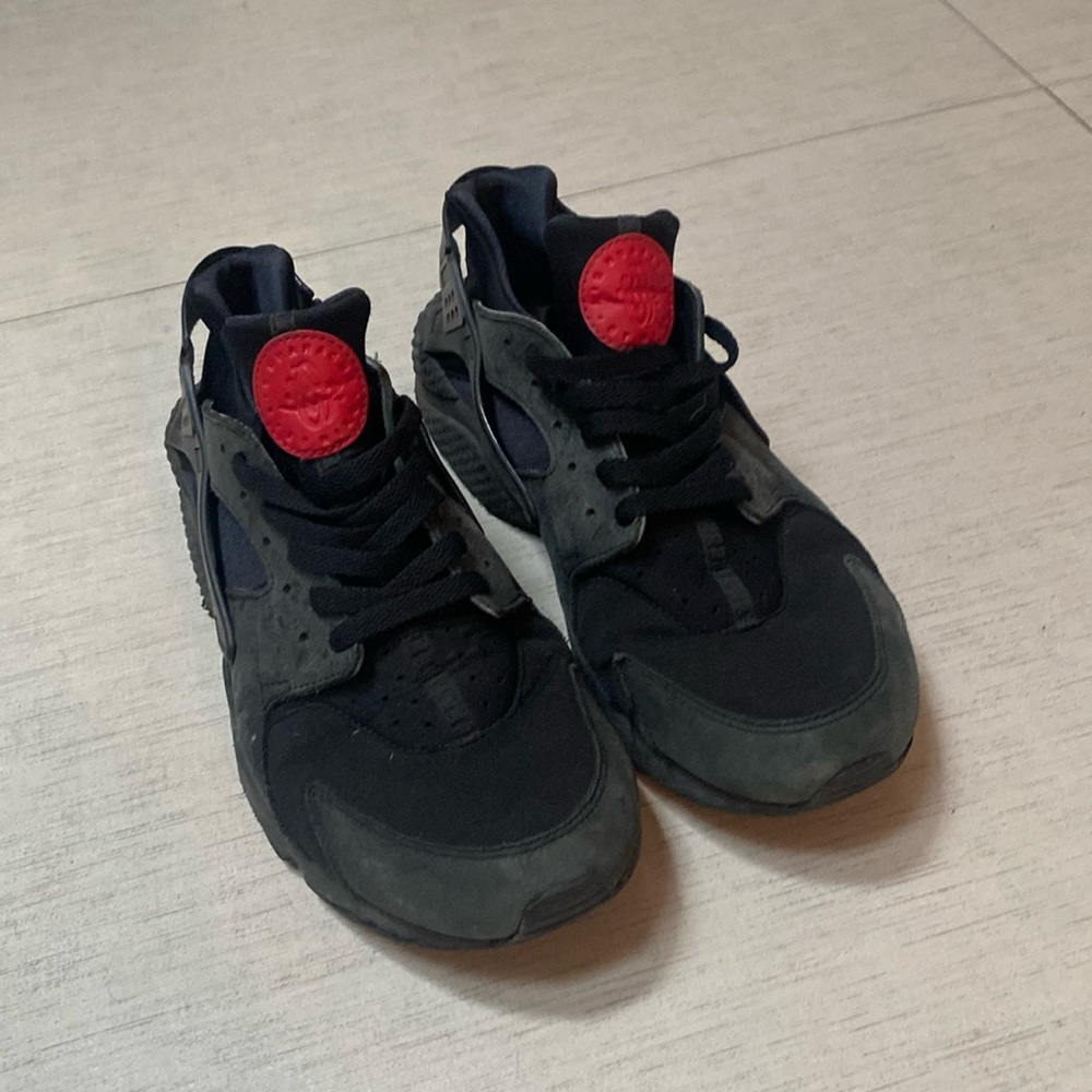 Harrachis black and red